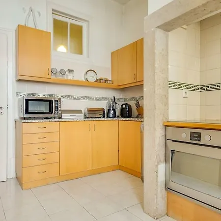 Bright 3 Bed In Central *