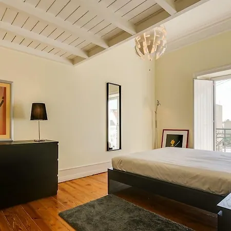 Bright 3 Bed In Central Лісабон