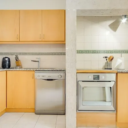 Bright 3 Bed In Central Апартаменти