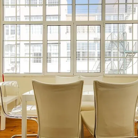 Bright 3 Bed In Central Апартаменти Лісабон
