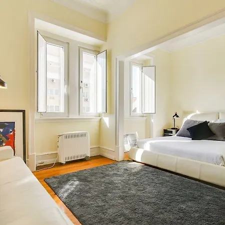 Bright 3 Bed In Central Apartment *