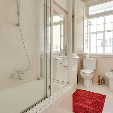 Bright 3 Bed In Central Apartment