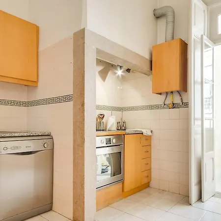 Bright 3 Bed In Central Apartment