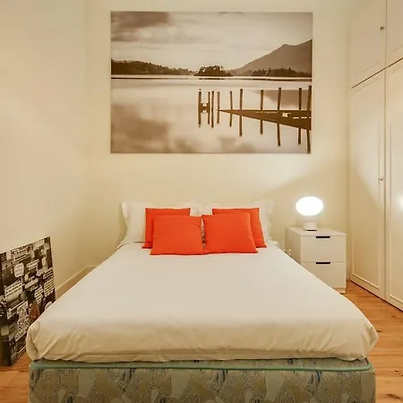Bright 3 Bed In Central Apartment *